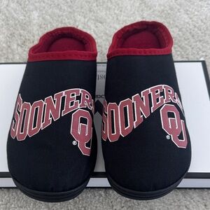 NCAA Oklahoma Sooners Slippers, Size: M(9-10), Pre-Owned